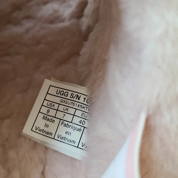 EUC UGG Fluff Yeah Slides - Picture 5 of 6